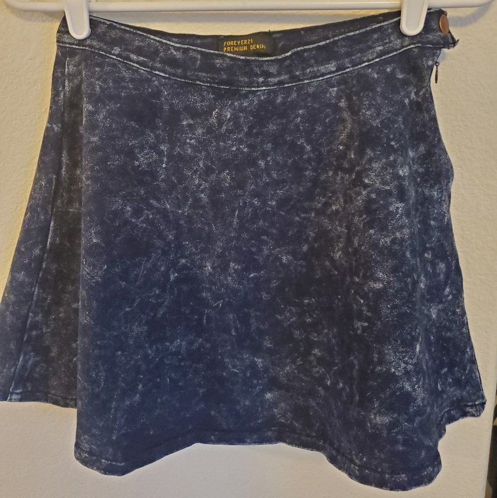 Denim wash skirt